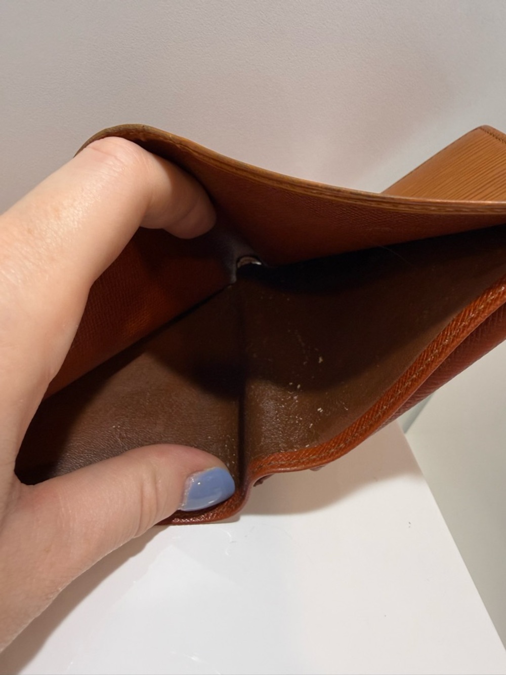 Louis Vuitton Tan Epi Leather Men's Wallet - Picture 7 of 9